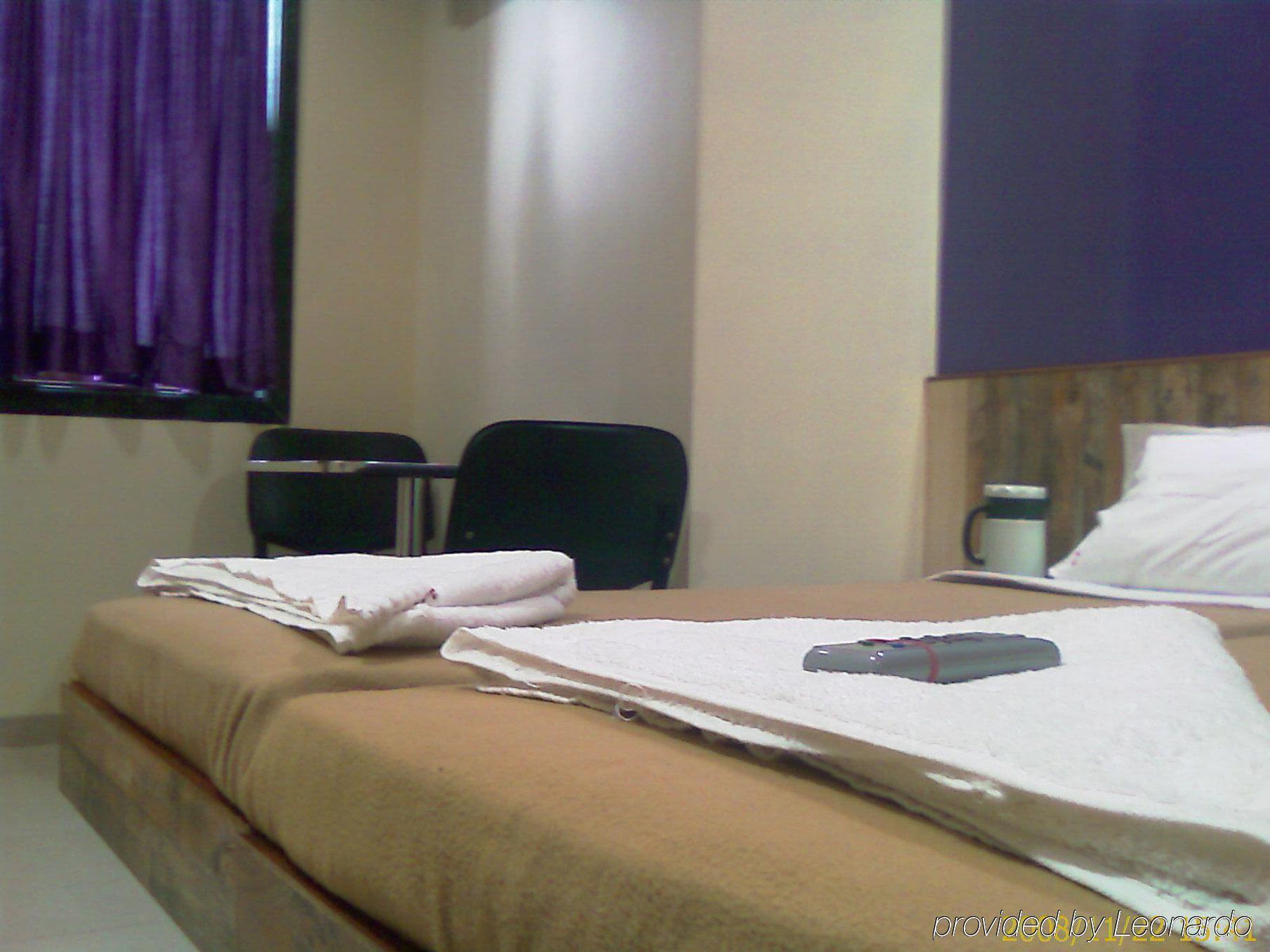 Fabhotel Galaxy Suite Mumbai Bagian luar foto