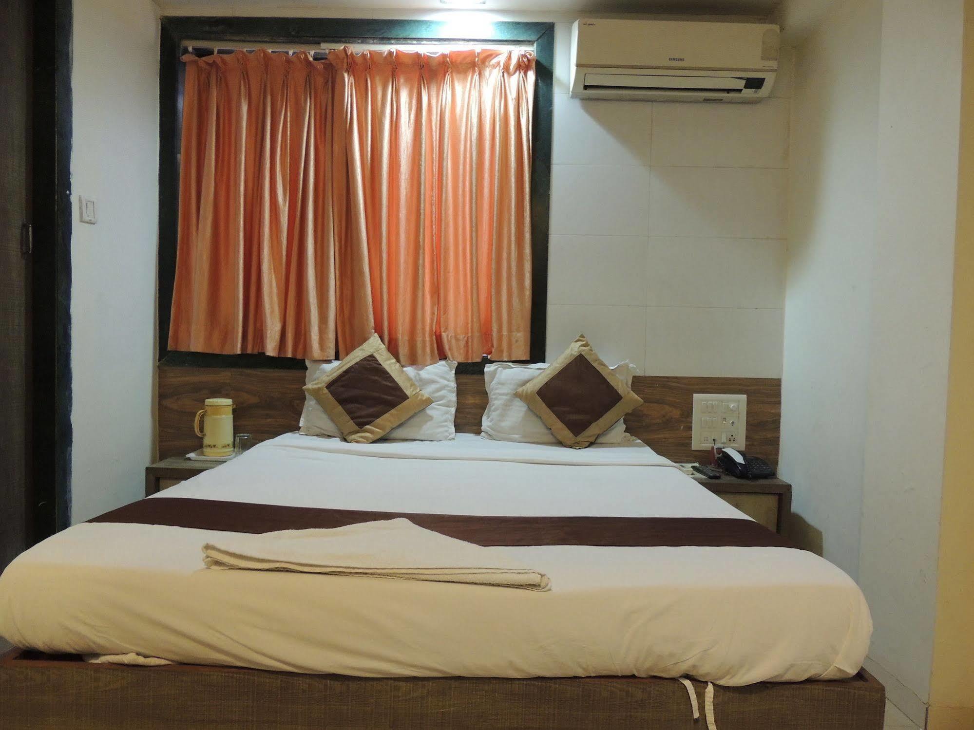 Fabhotel Galaxy Suite Mumbai Bagian luar foto