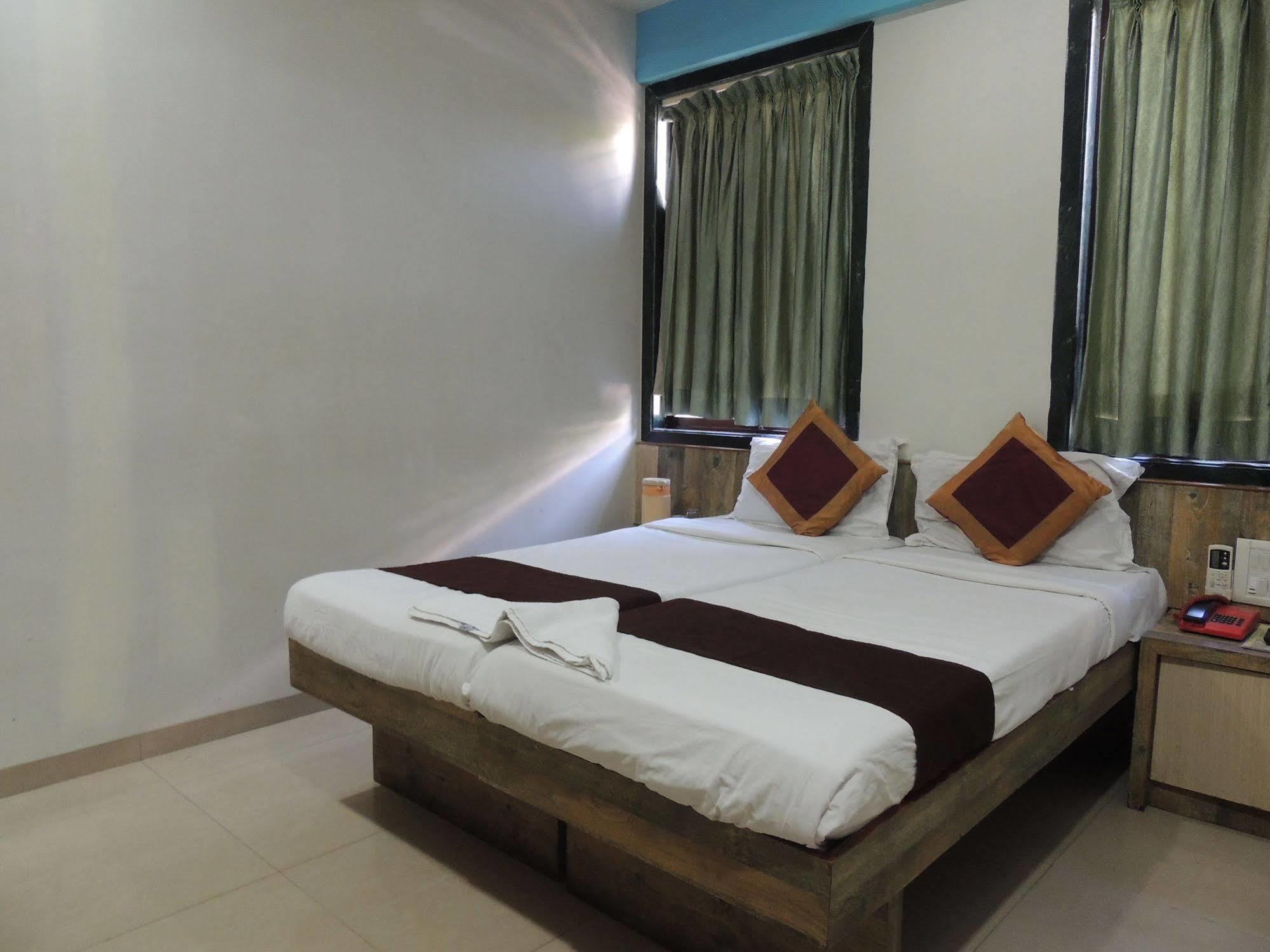 Fabhotel Galaxy Suite Mumbai Bagian luar foto