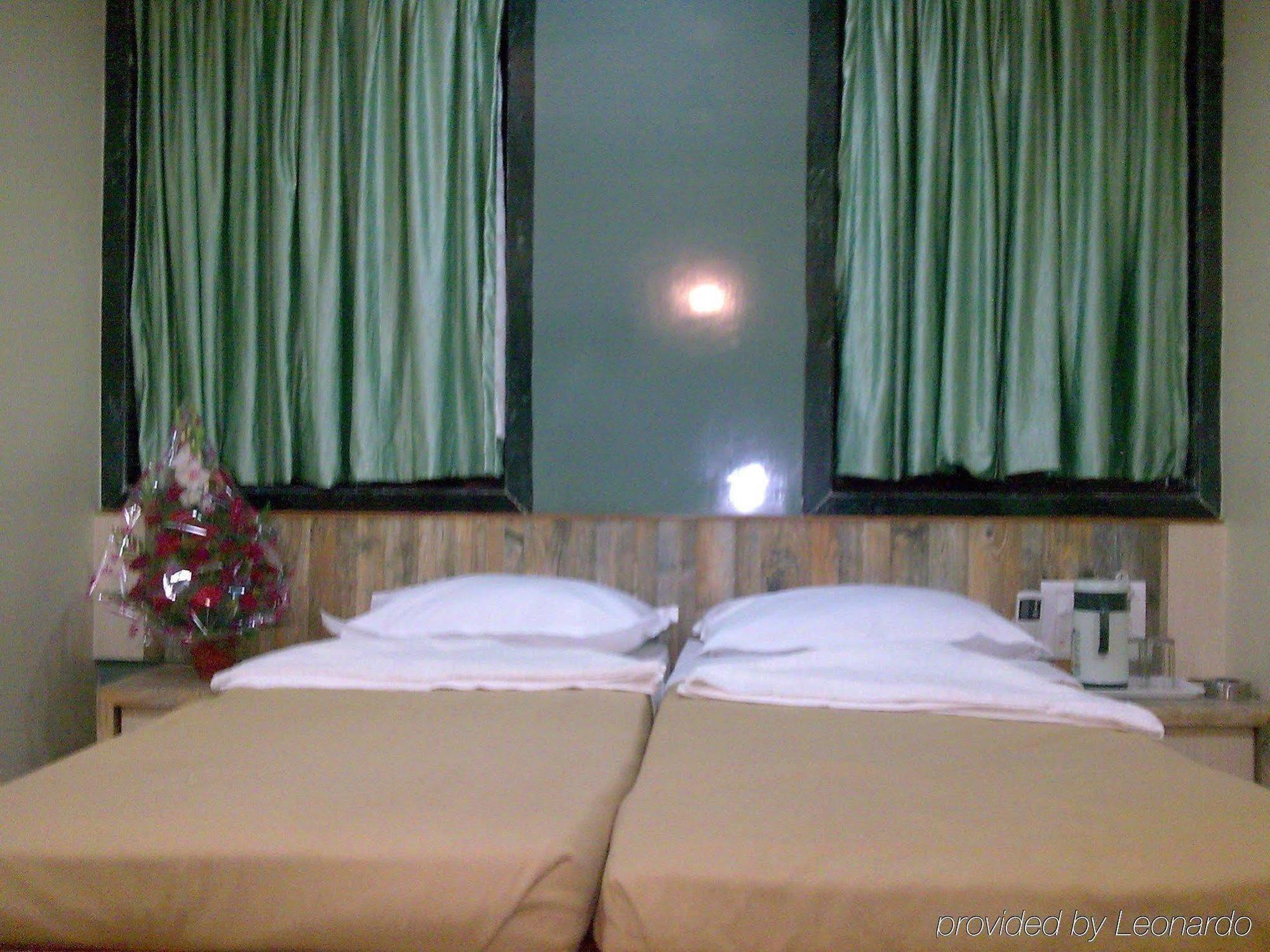 Fabhotel Galaxy Suite Mumbai Bagian luar foto