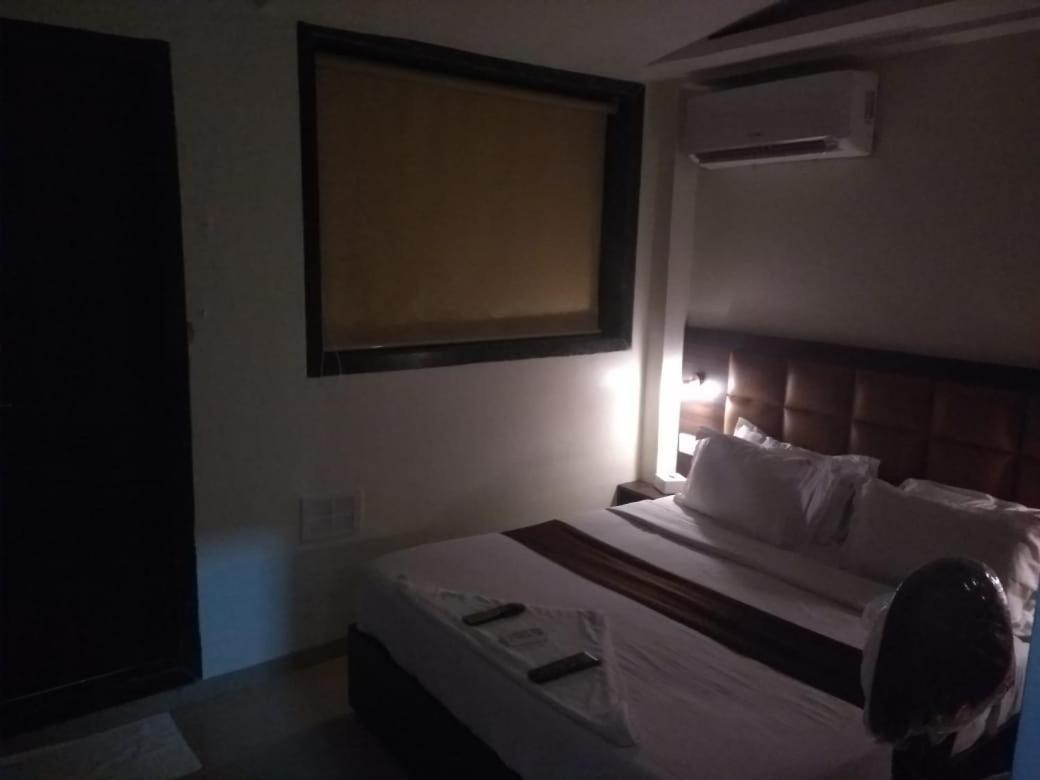 Fabhotel Galaxy Suite Mumbai Bagian luar foto